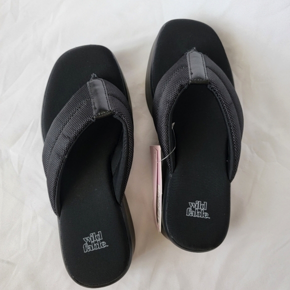 Wild Fable Angela Platform Flip Flop Sandals | Black - Picture 4 of 9